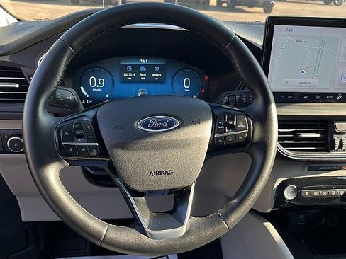 Used 2023 Ford Escape Platinum w/ Premium Technology Package image 8