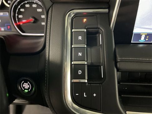 Used 2021 Chevrolet Suburban Z71 w/ Luxury Package image 15