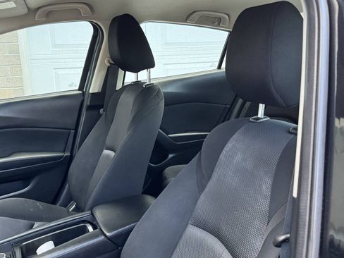 Used 2018 MAZDA MAZDA3 Sport FWD image 17