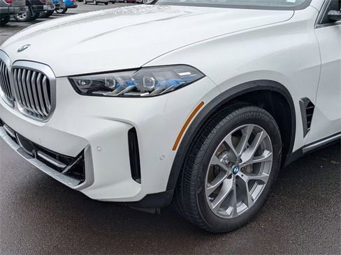 Used 2024 BMW X5 xDrive40i w/ Premium Package image 9