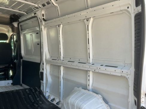 Used 2024 RAM ProMaster 2500 w/ Convenience Group FWD image 11