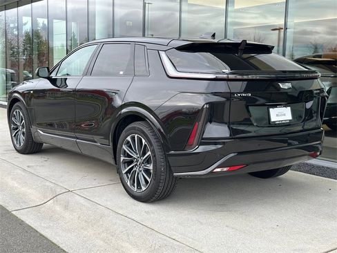 Used 2025 Cadillac Lyriq Sport image 3