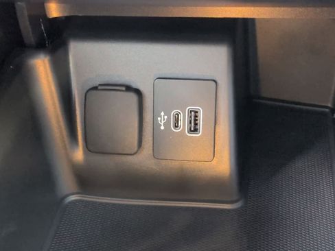 New 2025 Ford Explorer Active image 32