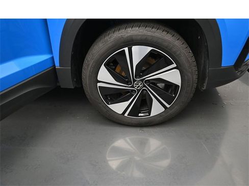 Used 2024 Volkswagen Taos SE image 36