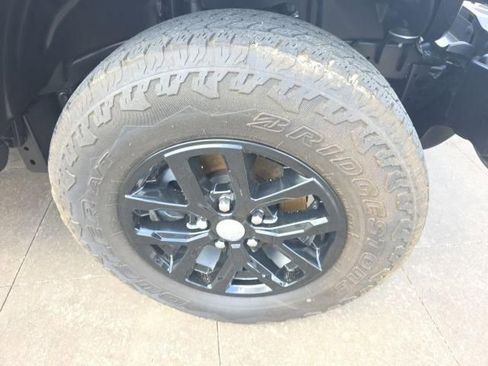 Used 2023 Jeep Gladiator Sport AWD/4WD image 19