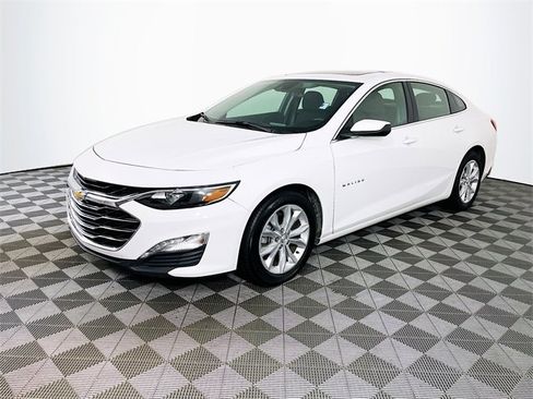 Used 2024 Chevrolet Malibu LT image 3