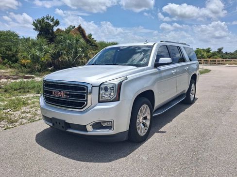 Used 2017 GMC Yukon XL SLT w/ Open Road Package RWD image 2
