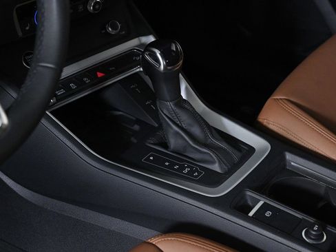 Certified 2025 Audi Q3 2.0T Premium w/ Convenience Package image 19