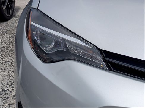 Used 2018 Toyota Corolla LE FWD image 12