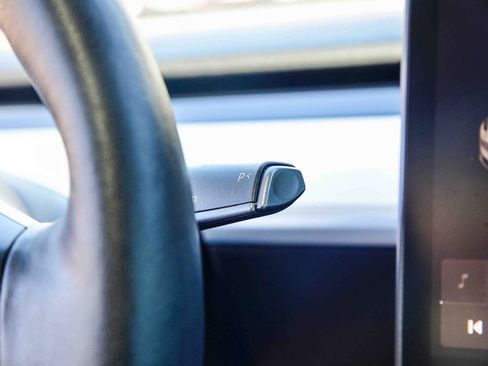 Used 2021 Tesla Model Y Long Range image 28