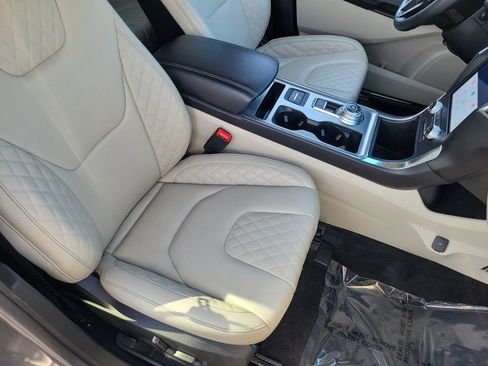 Used 2024 Ford Edge Titanium image 21