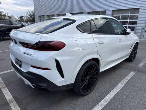 Used 2022 BMW X6 M50i image 3