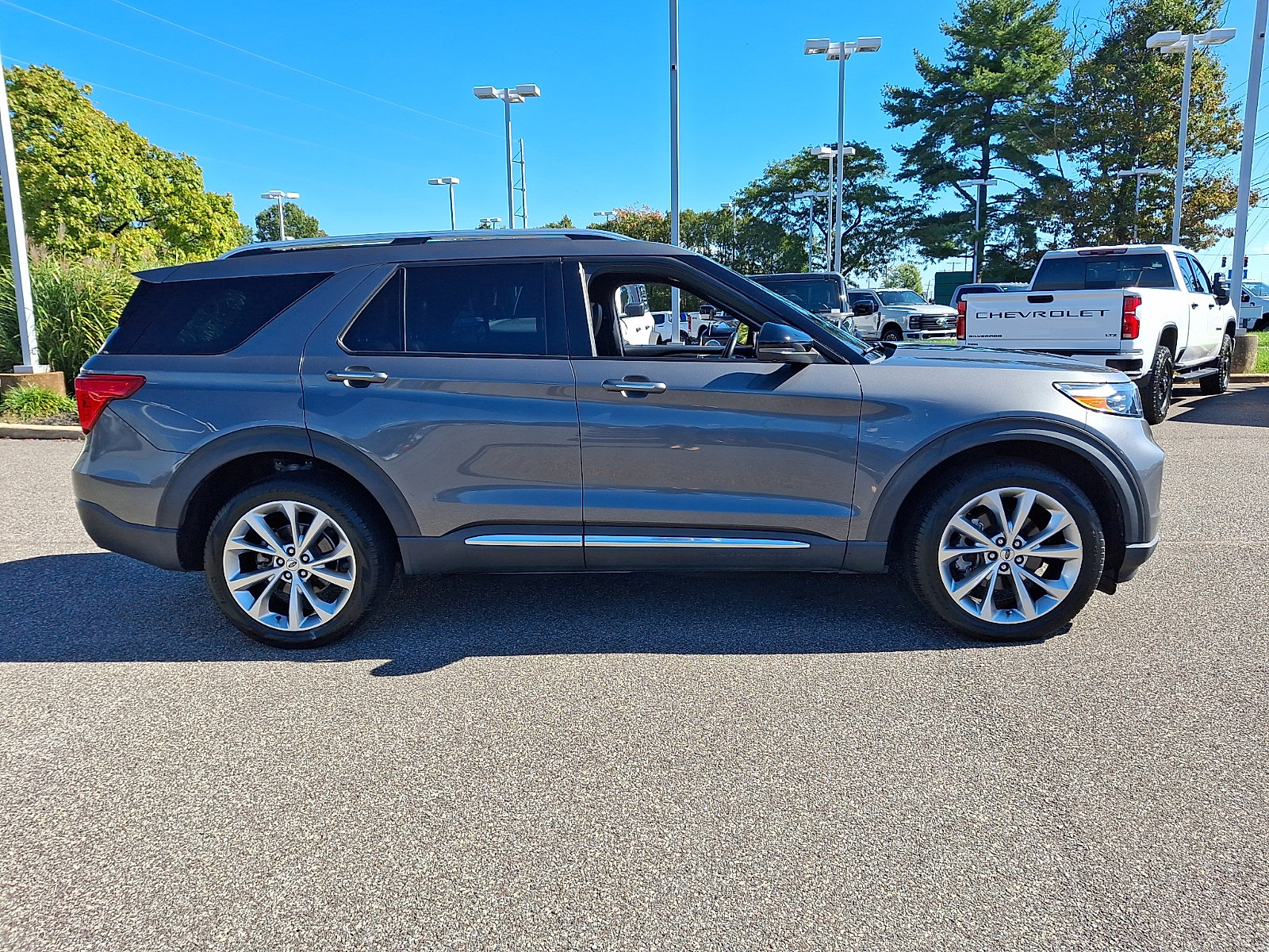 Certified 2023 Ford Explorer Platinum w/ Technology Package AWD/4WD image 12