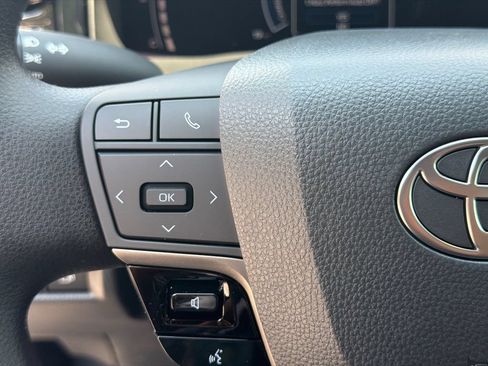 New 2026 Toyota Camry Hybrid FWD image 25