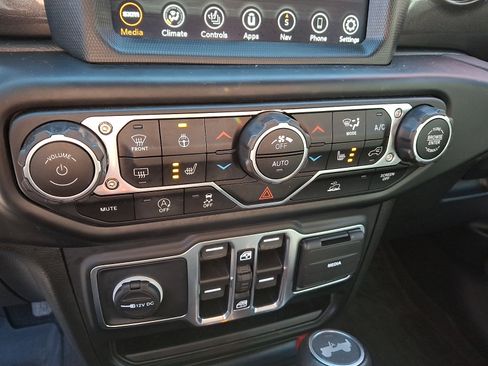 Certified 2021 Jeep Wrangler Unlimited Sahara AWD/4WD image 16
