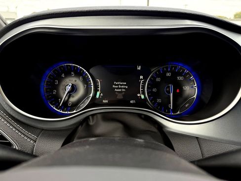 New 2026 Chrysler Pacifica Limited w/ Uconnect Theater Family Group image 21