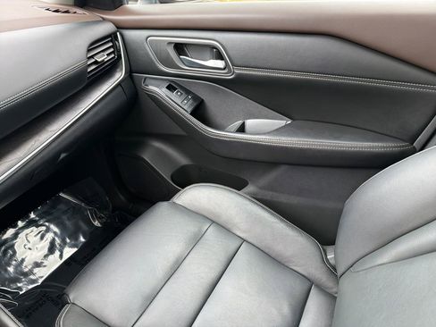 Used 2021 Nissan Rogue SL FWD image 31