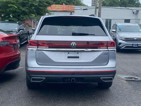 Certified 2024 Volkswagen Atlas SE w/ Panoramic Sunroof Package AWD/4WD image 3