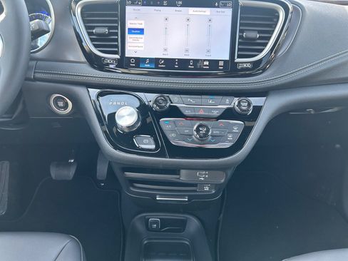 New 2026 Chrysler Pacifica Select AWD/4WD image 11