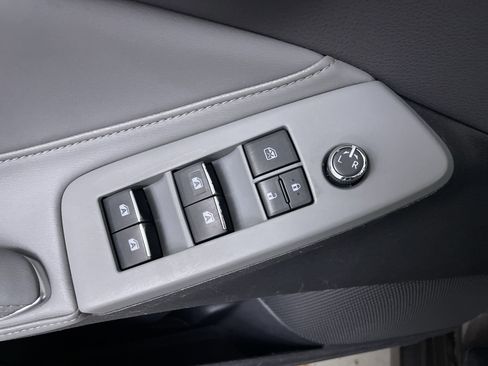 Used 2019 Toyota Avalon XLE image 11