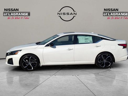 New 2025 Nissan Altima 2.5 SR w/ SR Premium Package image 8