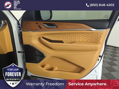 Used 2025 Jeep Grand Cherokee L Summit AWD/4WD image 34