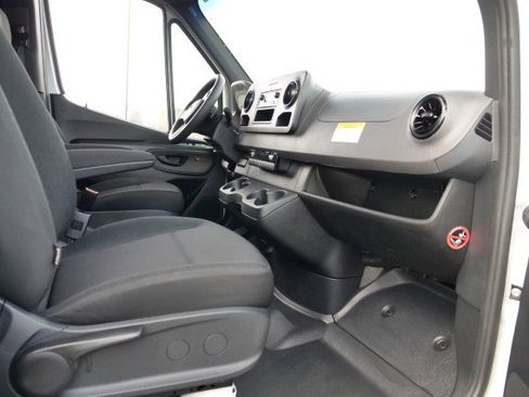 Used 2024 Mercedes-Benz Sprinter 2500 image 26