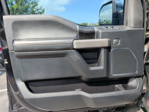Used 2019 Ford F150 Platinum w/ Equipment Group 701A Luxury AWD/4WD image 30