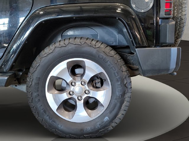 Used 2018 Jeep Wrangler Unlimited Sahara AWD/4WD image 42