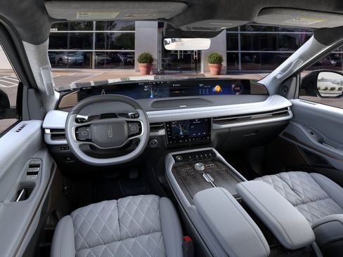 New 2026 Lincoln Navigator Black Label w/ Black Label Special Edition AWD/4WD image 9