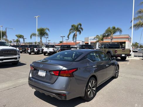 Used 2022 Nissan Altima 2.5 SV FWD image 8
