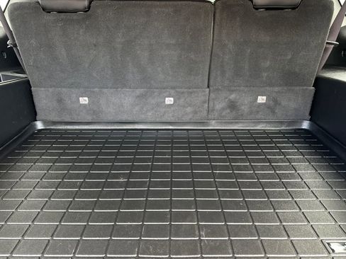 Used 2017 Chevrolet Suburban LT image 18