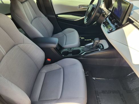 Used 2025 Toyota Corolla SE FWD image 13