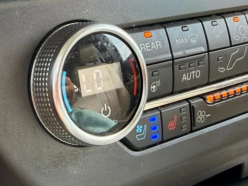 Used 2020 Ford Expedition XLT w/ Equipment Group 202A RWD image 33