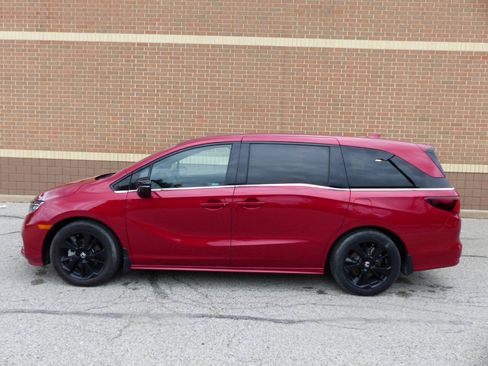 Used 2024 Honda Odyssey Sport image 5