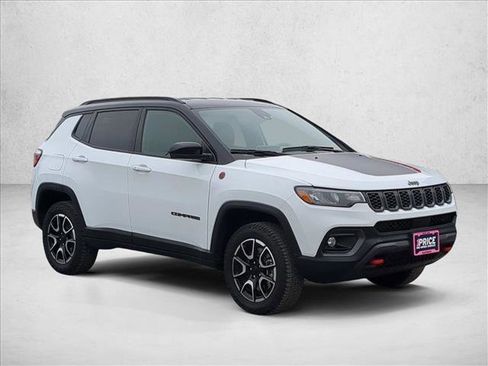 Used 2024 Jeep Compass Trailhawk image 3