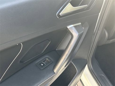 Certified 2022 Volkswagen Tiguan SE w/ Panoramic Sunroof Package image 12