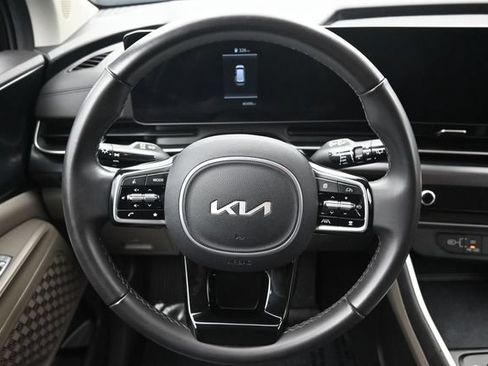 Used 2025 Kia Carnival FWD image 15