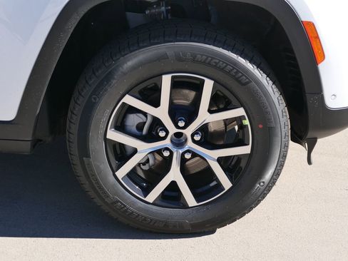 New 2025 Jeep Grand Cherokee Limited image 24