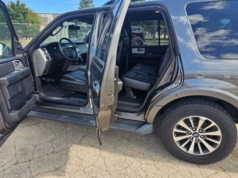 Used 2016 Ford Expedition XLT w/ Equipment Group 202A AWD/4WD image 15