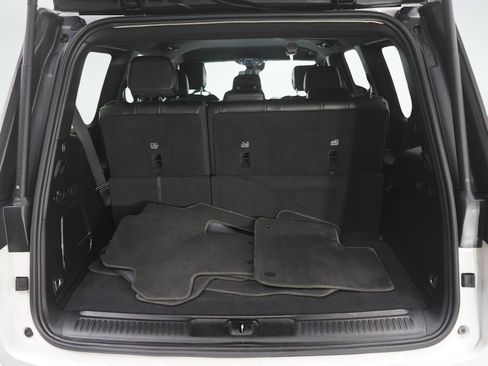 Used 2024 Jeep Wagoneer Series II w/ Flexible Seating Group AWD/4WD image 9