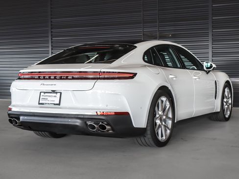 Used 2025 Porsche Panamera image 10