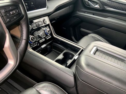 Certified 2024 GMC Yukon Denali AWD/4WD image 29