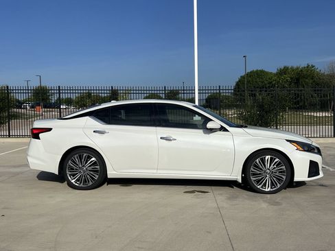 Certified 2025 Nissan Altima 2.5 SL FWD image 3
