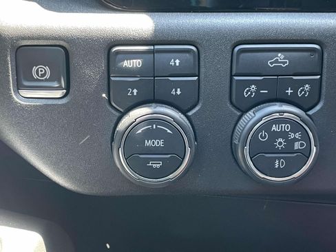 Used 2024 Chevrolet Silverado 1500 LT Trail Boss w/ Convenience Package II AWD/4WD image 18
