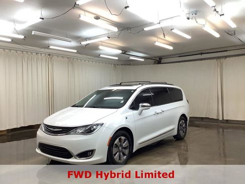 Used 2019 Chrysler Pacifica Limited image 1