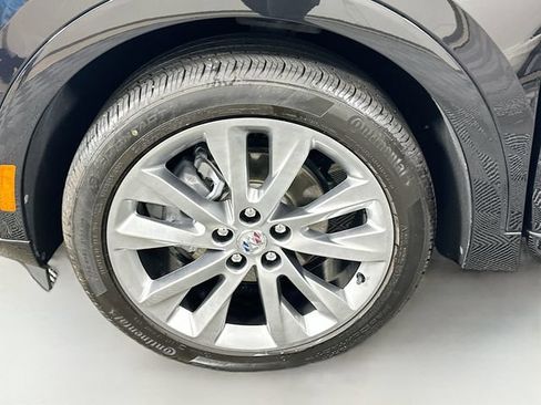 Used 2023 Buick Envision Avenir AWD/4WD image 32