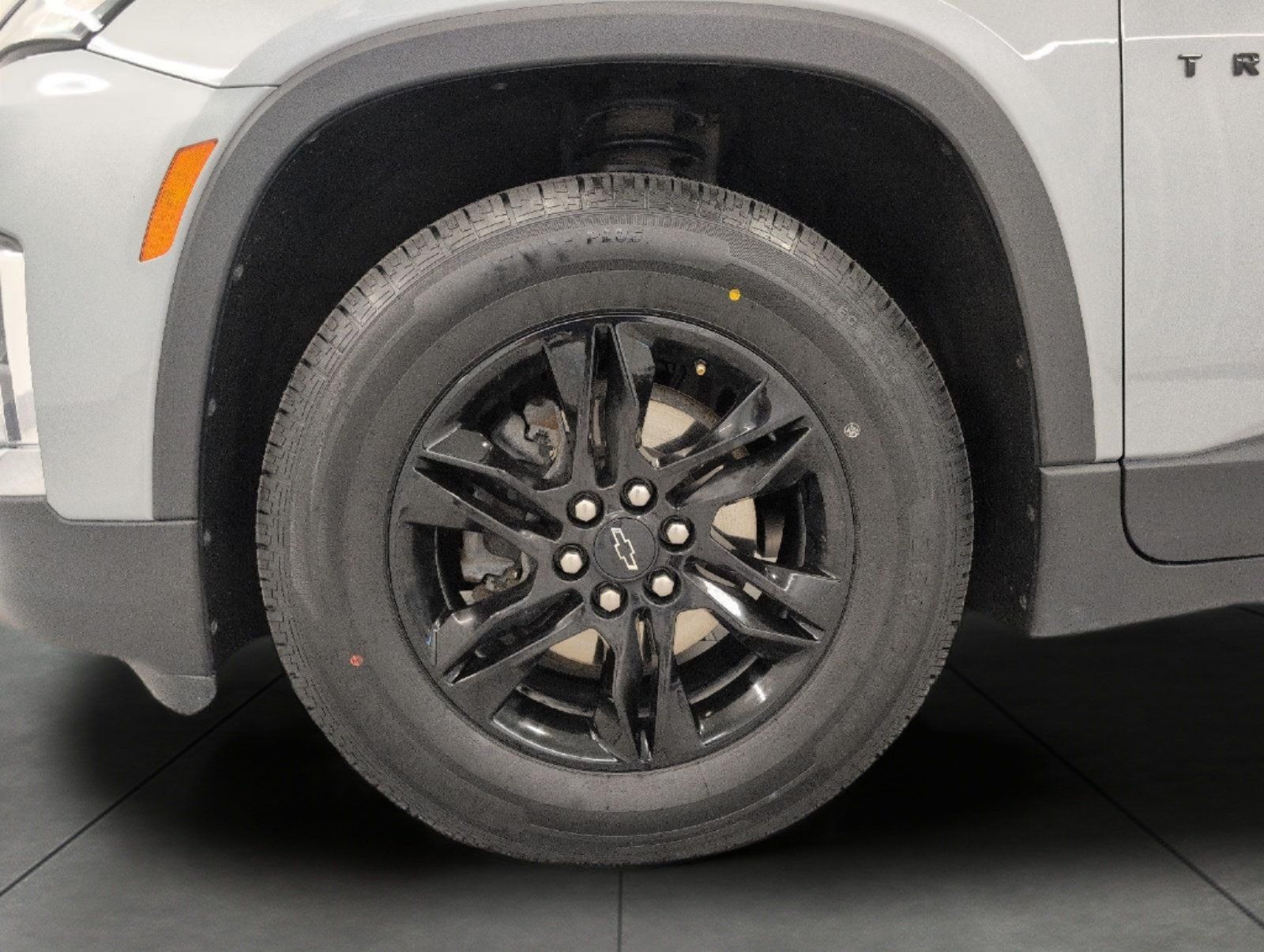 Used 2023 Chevrolet Traverse LT w/ Midnight/Sport Edition AWD/4WD image 3