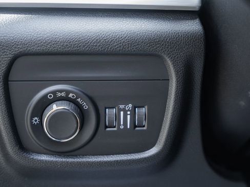 Used 2024 Jeep Grand Cherokee Altitude image 36