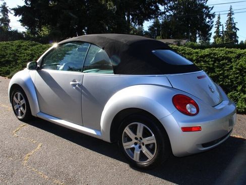 Used 2006 Volkswagen Beetle Convertible w/ Package 1 FWD image 4